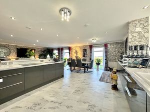 Photo 27- click for photo gallery